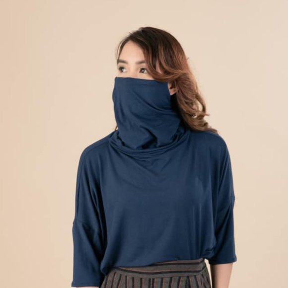 Women shirt with mask attached - Picture 6 of 7